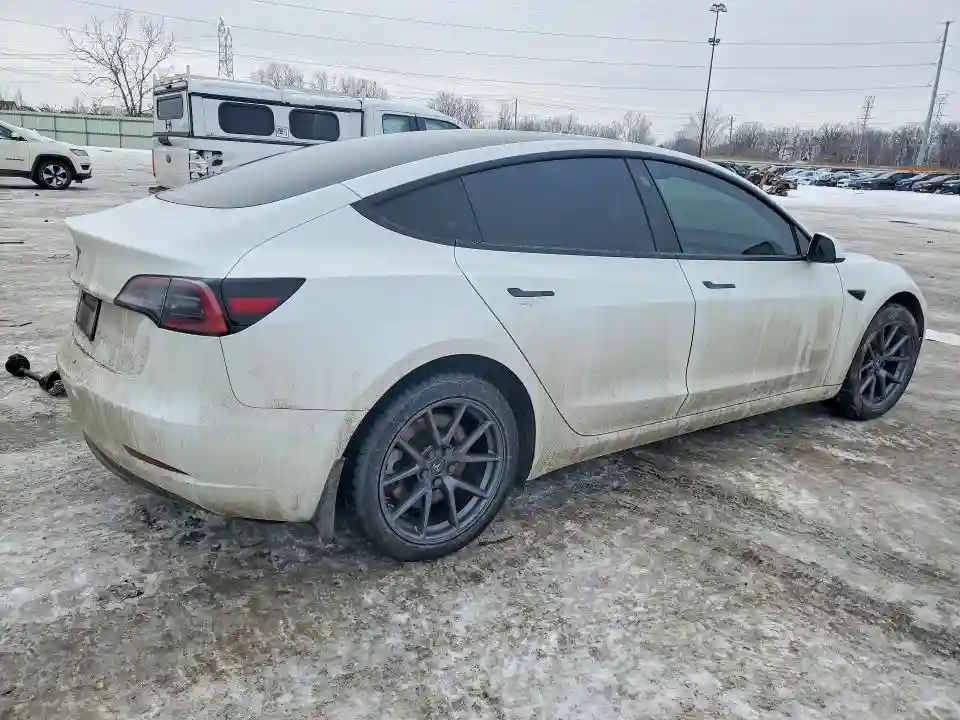5YJ3E1EA0PF586071 2023 TESLA MODEL 3-2