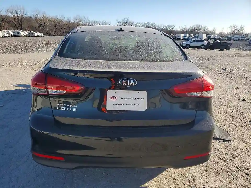 3KPFK4A76JE212255 2018 KIA FORTE-5