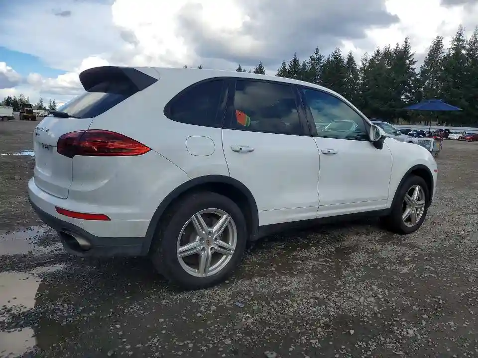 WP1AA2A21GLA10086 2016 PORSCHE CAYENNE-2