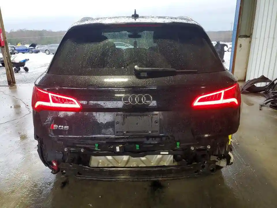 WA1A4AFY5J2201081 2018 AUDI SQ5-5