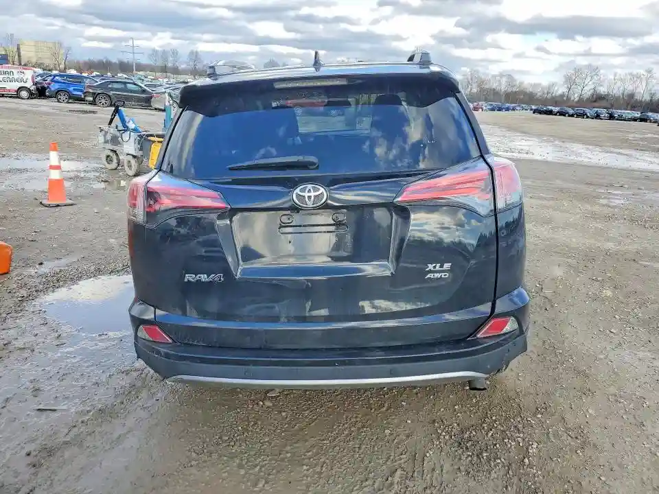 2T3RFREV9JW749732 2018 TOYOTA RAV4-5