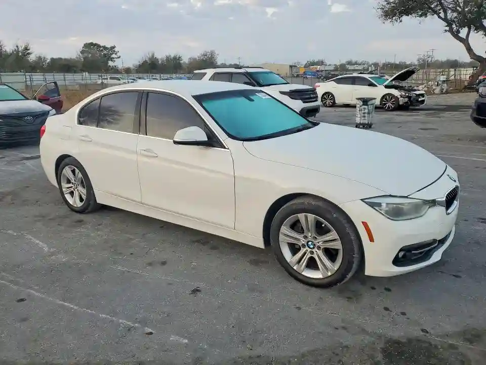 WBA8B9G51JNU96169 2018 BMW 3 SERIES-3
