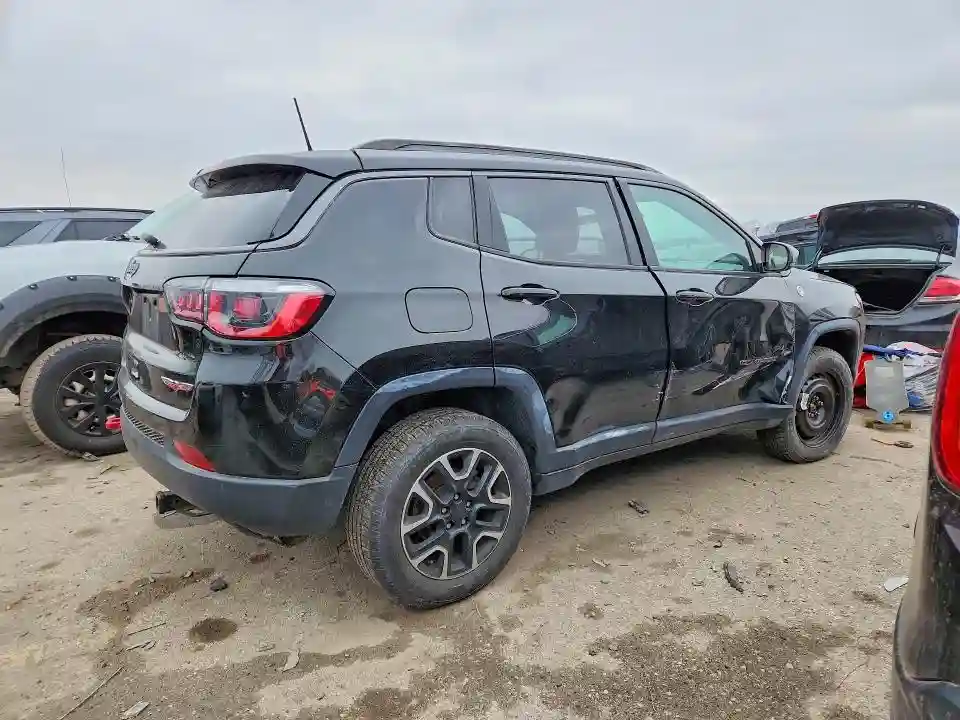 3C4NJDDB1JT485839 2018 JEEP COMPASS-2