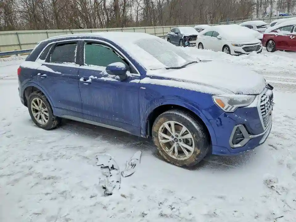 WA1EECF33N1081906 2022 AUDI Q3-3