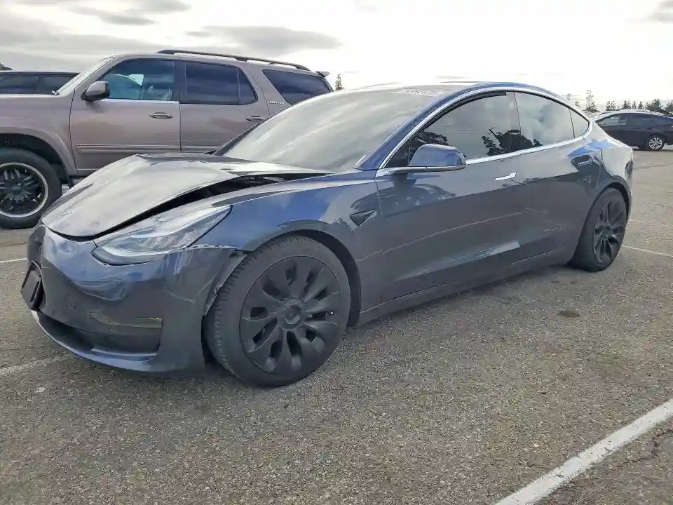 5YJ3E1EAXJF025660 2018 TESLA MODEL 3-0