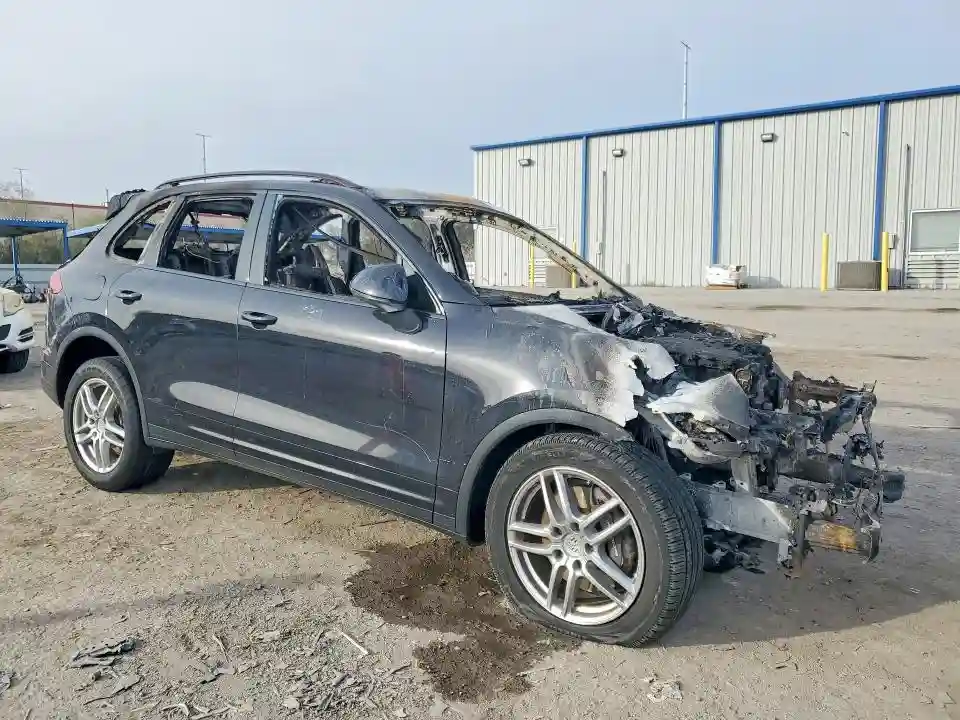 WP1AA2A20GKA14748 2016 PORSCHE CAYENNE-3