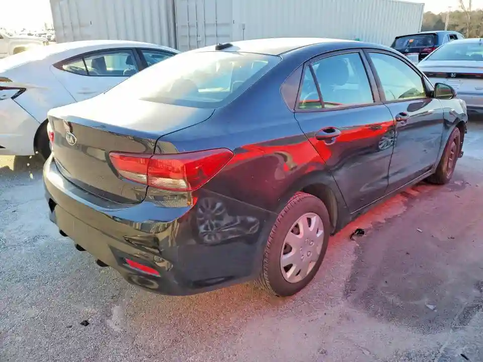3KPA24AB4JE073399 2018 KIA RIO-2