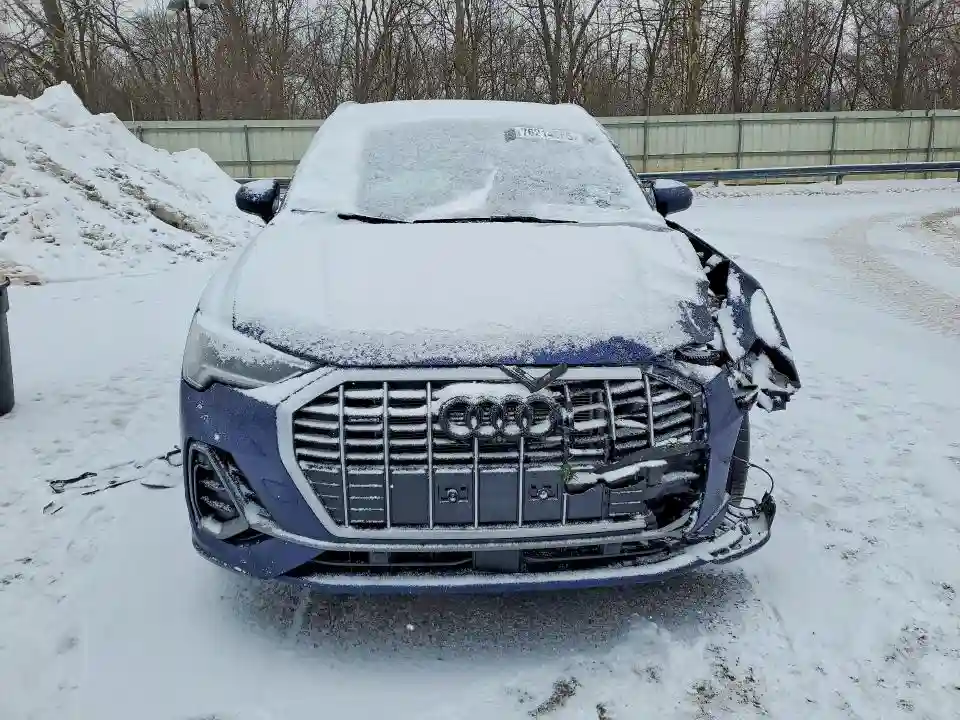 WA1EECF33N1081906 2022 AUDI Q3-4