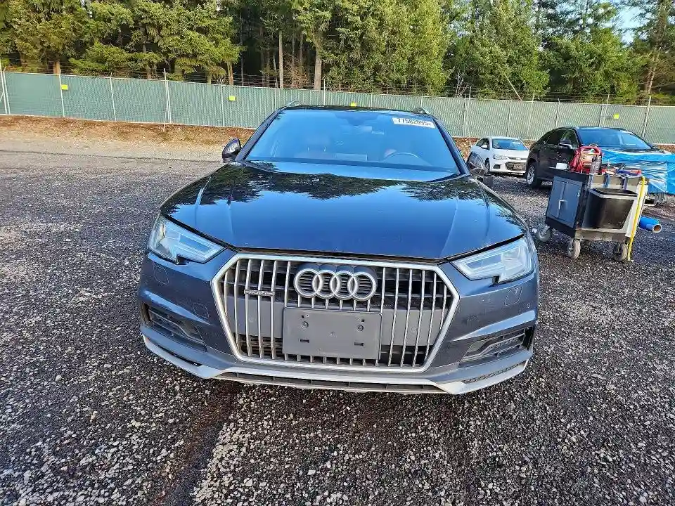 WA18NAF43HA038262 2017 AUDI A4-4
