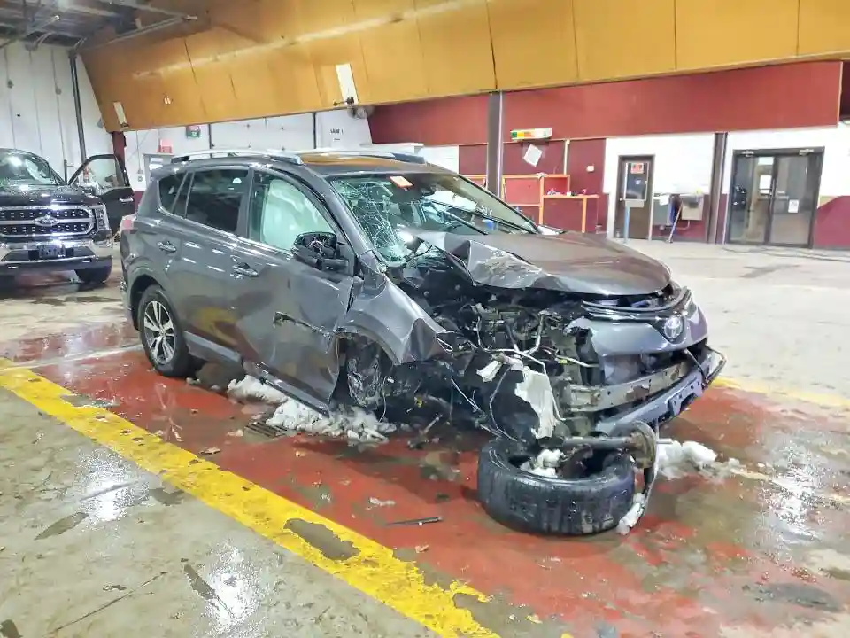 2T3RFREV8JW801738 2018 TOYOTA RAV4-3