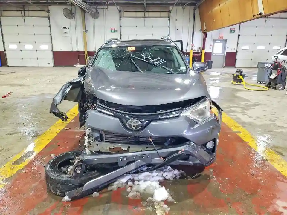 2T3RFREV8JW801738 2018 TOYOTA RAV4-4