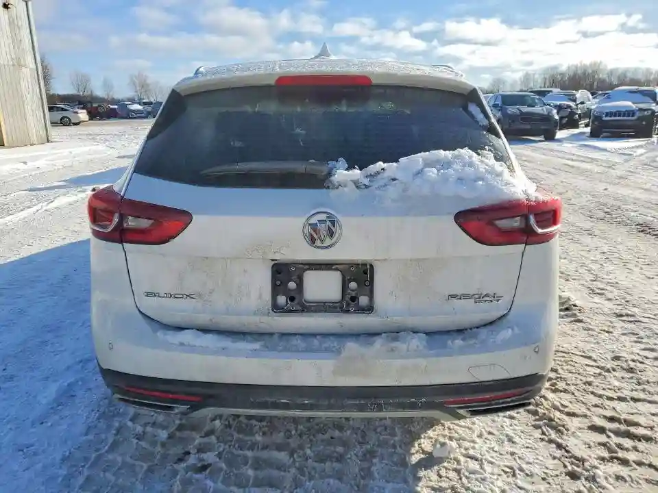 W04GV8SX9J1155922 2018 BUICK REGAL-5