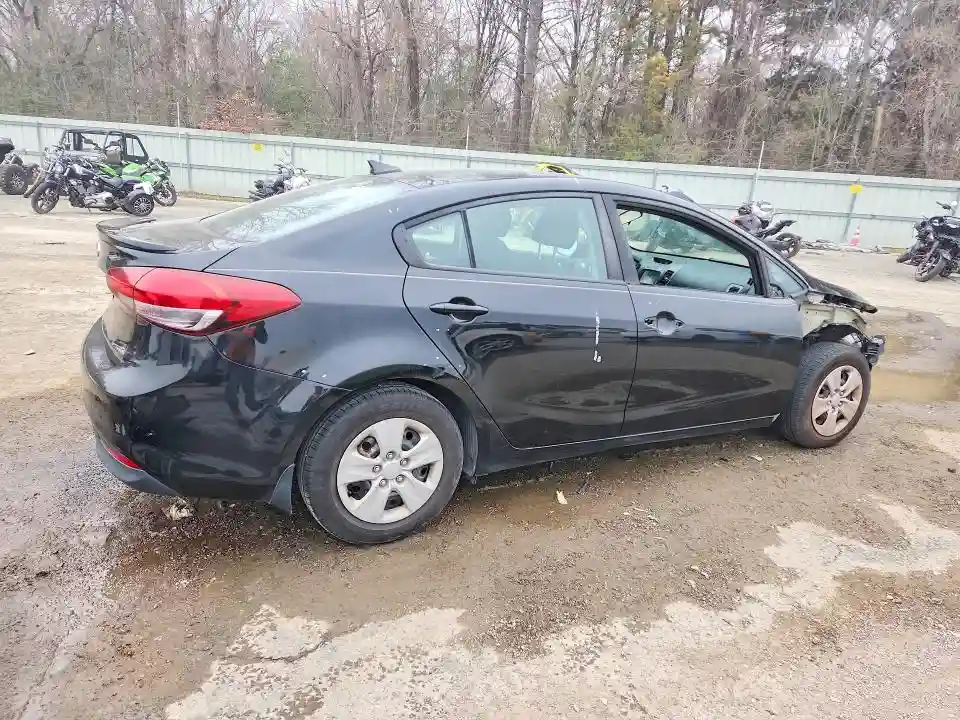3KPFL4A72JE268657 2018 KIA FORTE-2