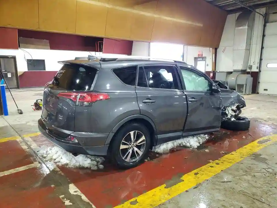 2T3RFREV8JW801738 2018 TOYOTA RAV4-2