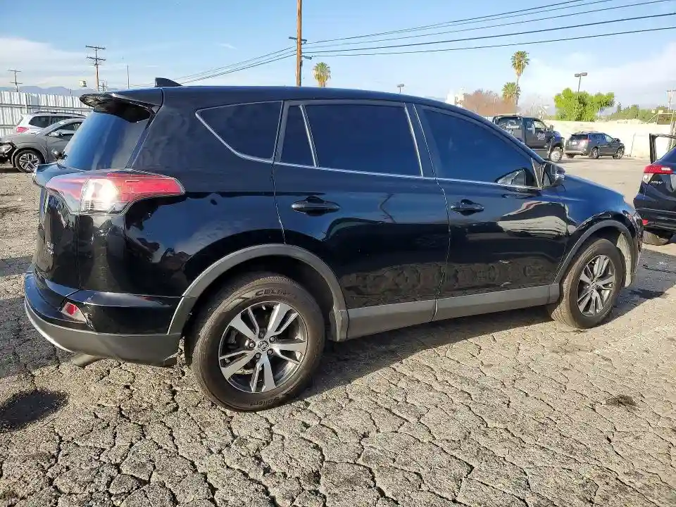 2T3RFREV6JW816416 2018 TOYOTA RAV4-2