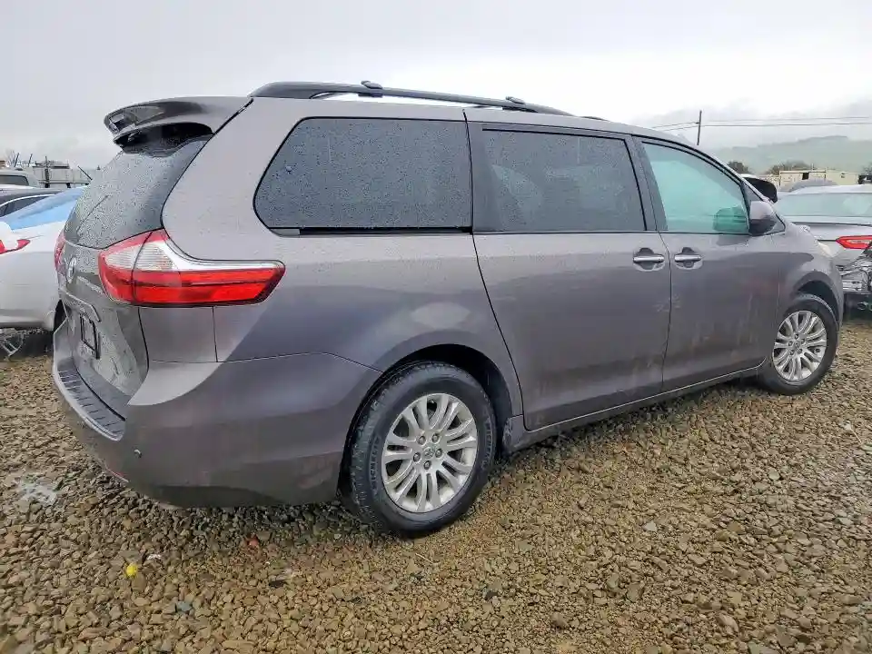 5TDYZ3DC9HS861216 2017 TOYOTA SIENNA-2
