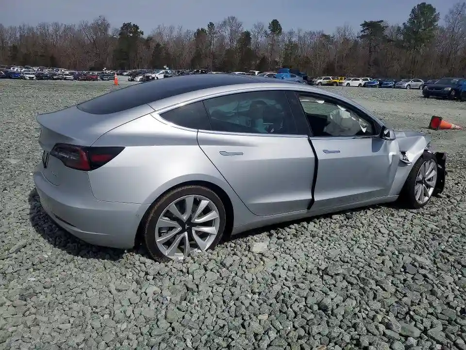 5YJ3E1EB6JF097335 2018 TESLA MODEL 3-2