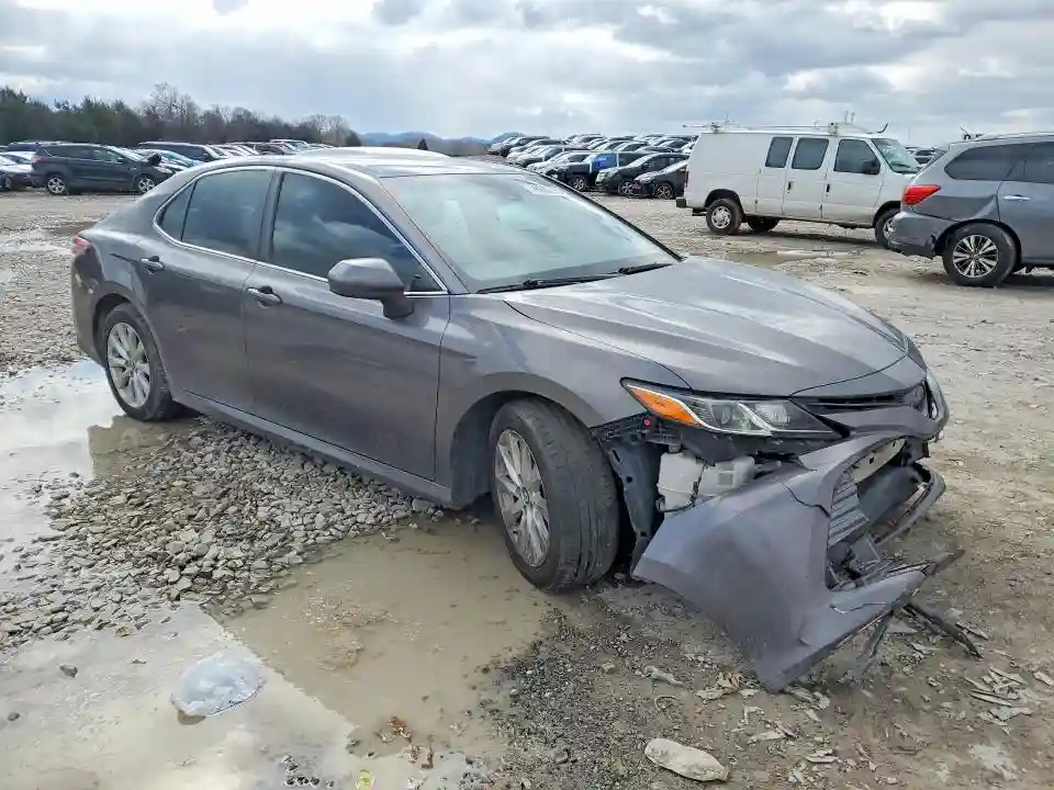 4T1B11HK5JU099728 2018 TOYOTA CAMRY-3