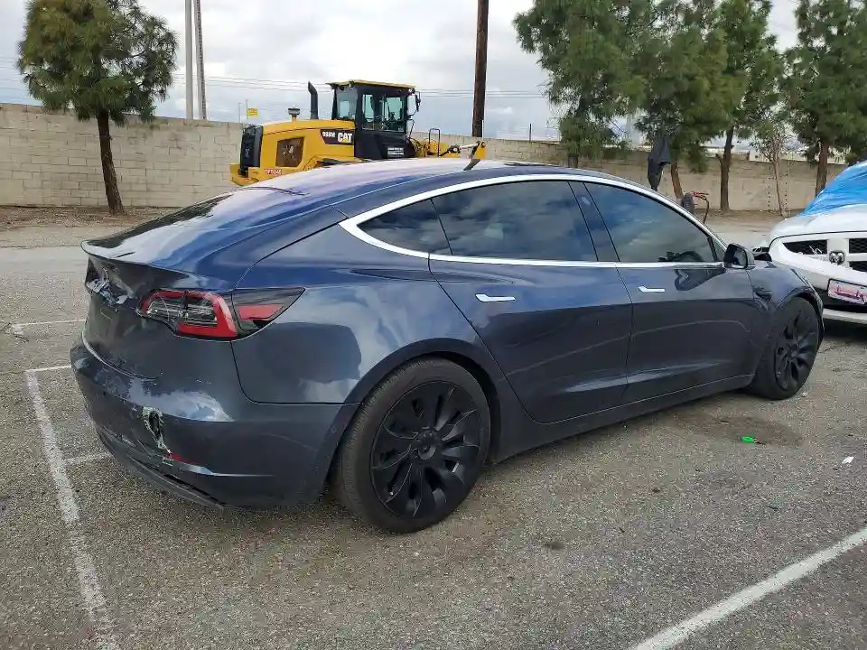 5YJ3E1EAXJF025660 2018 TESLA MODEL 3-2