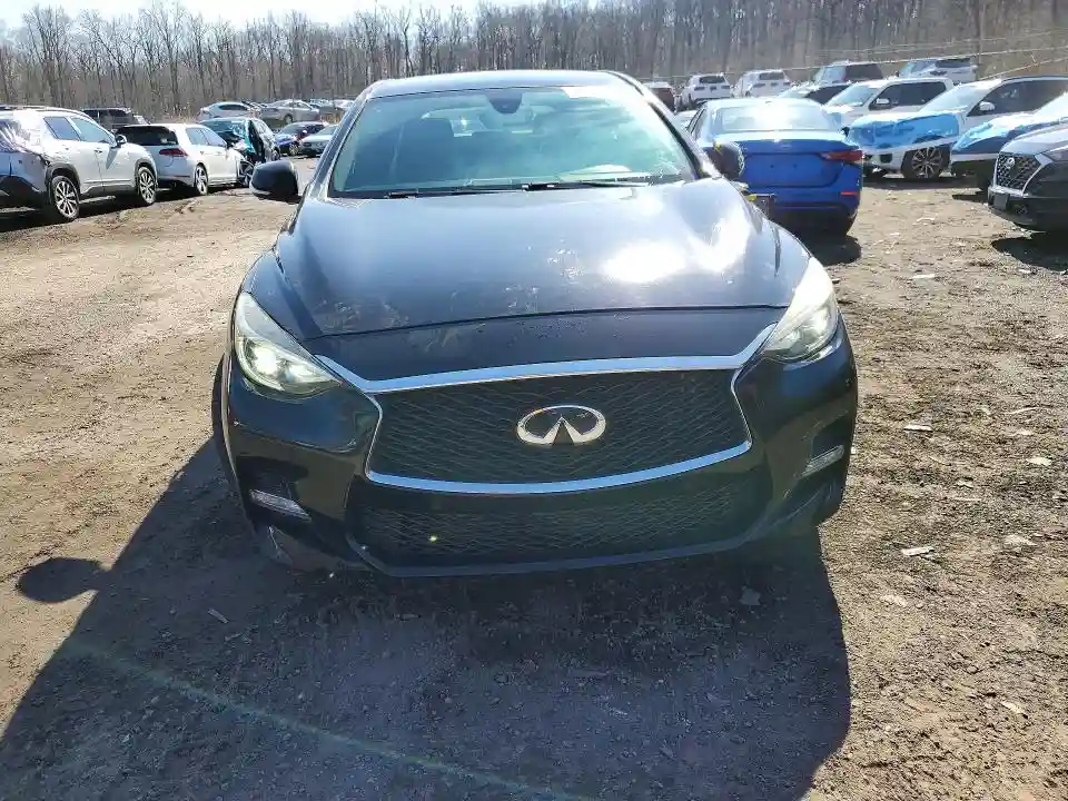 SJKCH5CP6JA003277 2018 INFINITI QX30-4