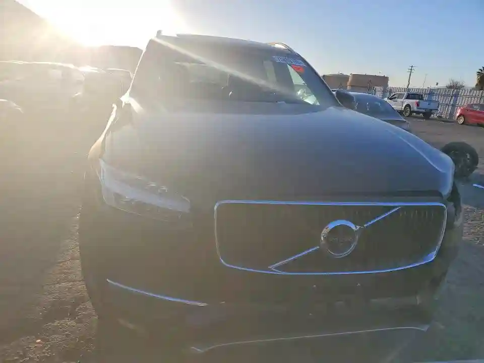 YV4A22PK2J1368996 2018 VOLVO XC90-4