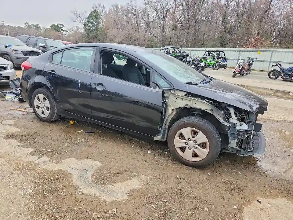 3KPFL4A72JE268657 2018 KIA FORTE-3