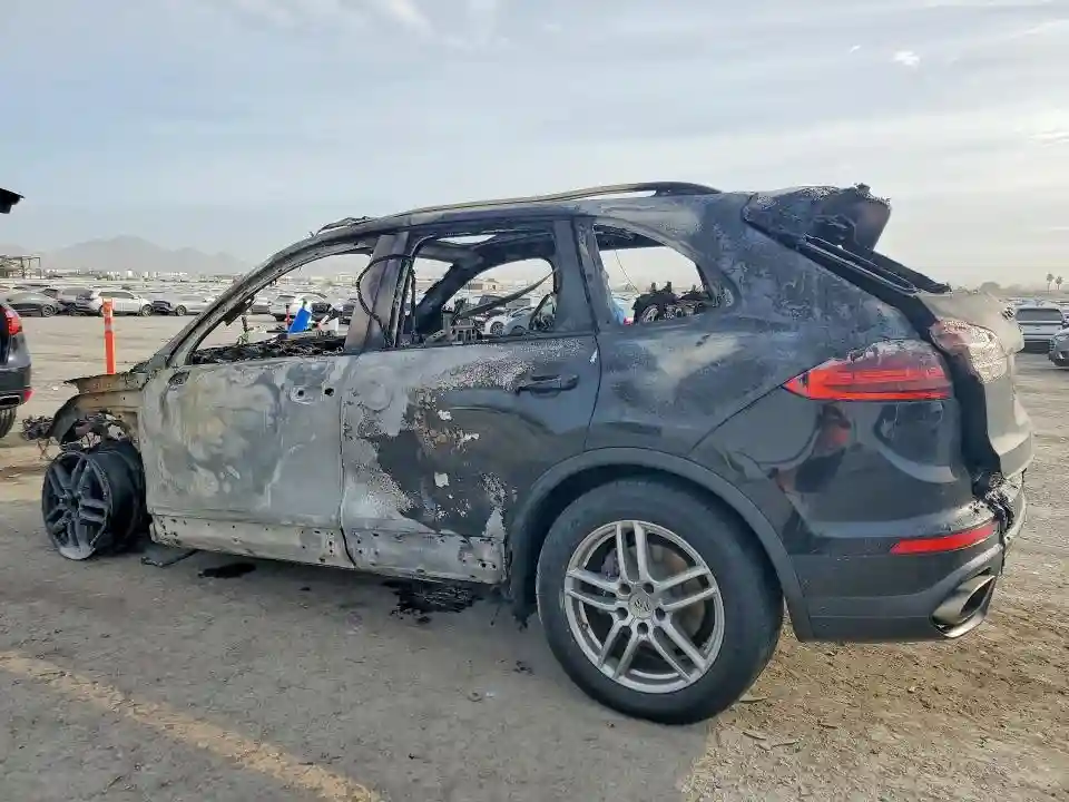 WP1AA2A20GKA14748 2016 PORSCHE CAYENNE-1