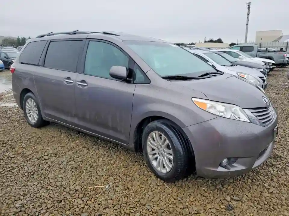 5TDYZ3DC9HS861216 2017 TOYOTA SIENNA-3
