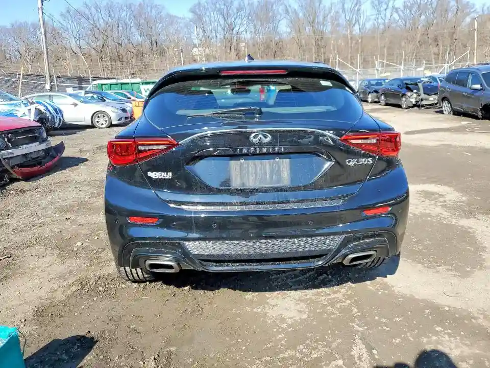 SJKCH5CP6JA003277 2018 INFINITI QX30-5