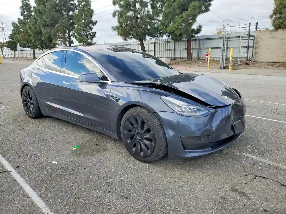 5YJ3E1EAXJF025660 2018 TESLA MODEL 3-3