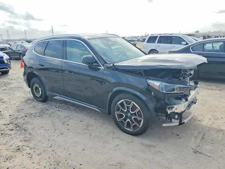 WBX73EF02S5080520 2025 BMW X1-3