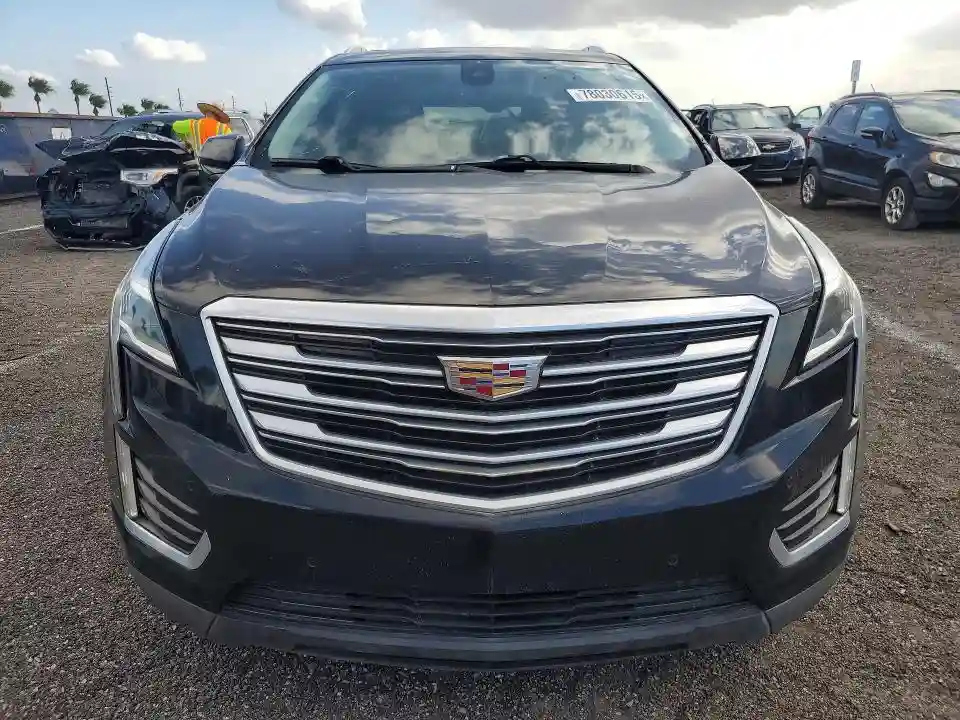 1GYKNCRS7HZ130553 2017 CADILLAC XT5-4