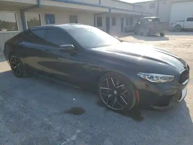 WBSGV0C08NCH18537 2022 BMW M8-3