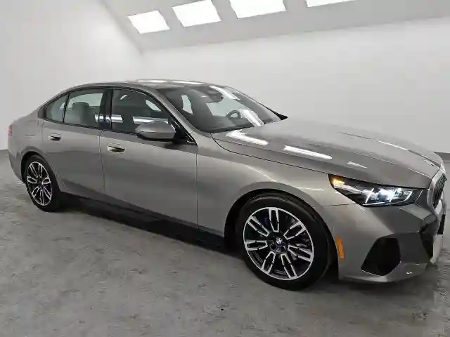 WBA43FJ0XRCS73661 2024 BMW 5 SERIES-3