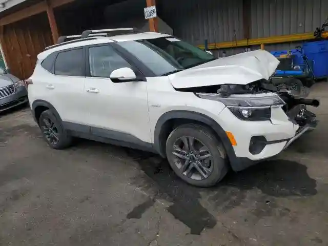 KNDEUCAAXP7401608 2023 KIA SELTOS-3