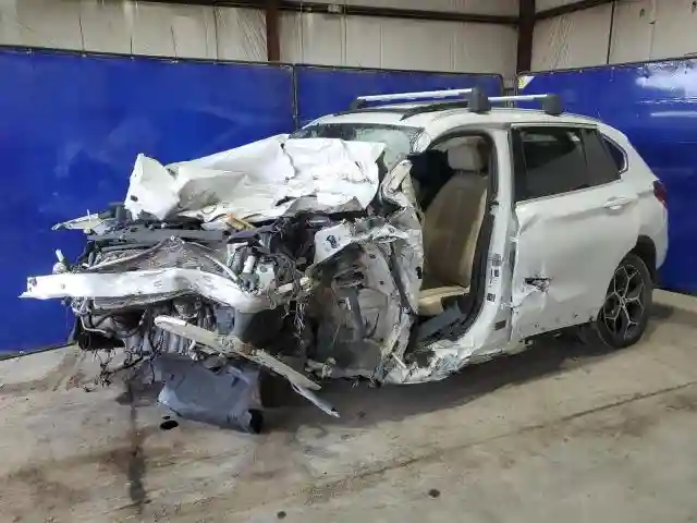 WBXHT3C31GP889185 2016 BMW X1-0