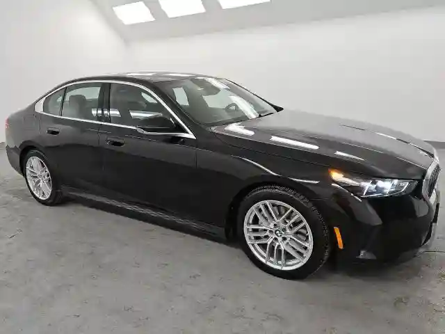 WBA53FJ09RCS45550 2024 BMW 5 SERIES-3
