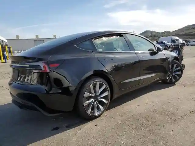 5YJ3E1EA9SF924138 2025 TESLA MODEL 3-2