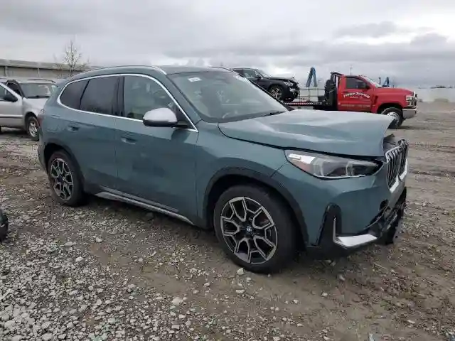 WBX73EF08P5Y22376 2023 BMW X1-3