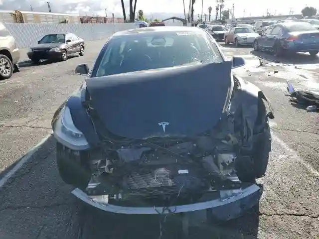 5YJ3E1EA0JF098973 2018 TESLA MODEL 3-4