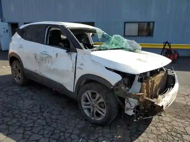 KNDEPCAA7N7238422 2022 KIA SELTOS-3