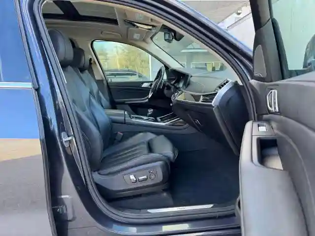 5UXCW2C55KLB44273 2019 BMW X7-4