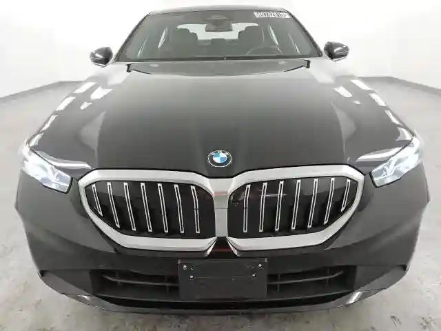 WBA53FJ09RCS45550 2024 BMW 5 SERIES-4