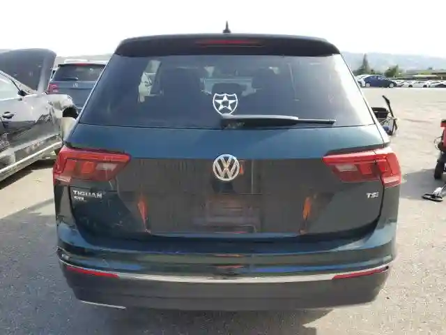 3VV3B7AX8JM051483 2018 VOLKSWAGEN TIGUAN-5