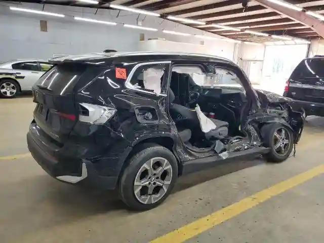 WBX73EF07P5W50437 2023 BMW X1-2