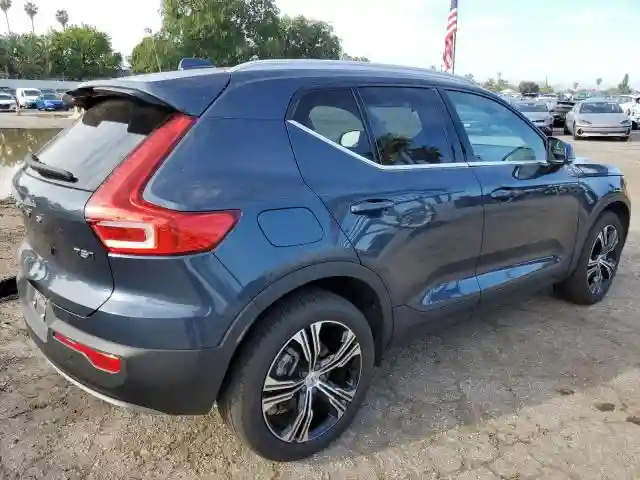 YV4162UL0N2787155 2022 VOLVO XC40-2