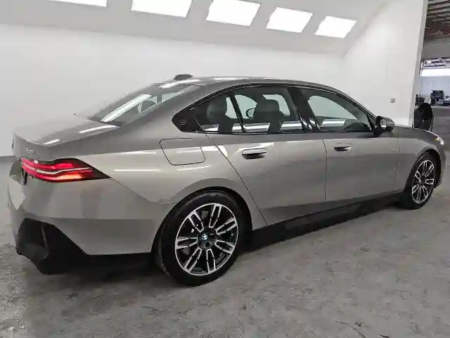 WBA43FJ0XRCS73661 2024 BMW 5 SERIES-2