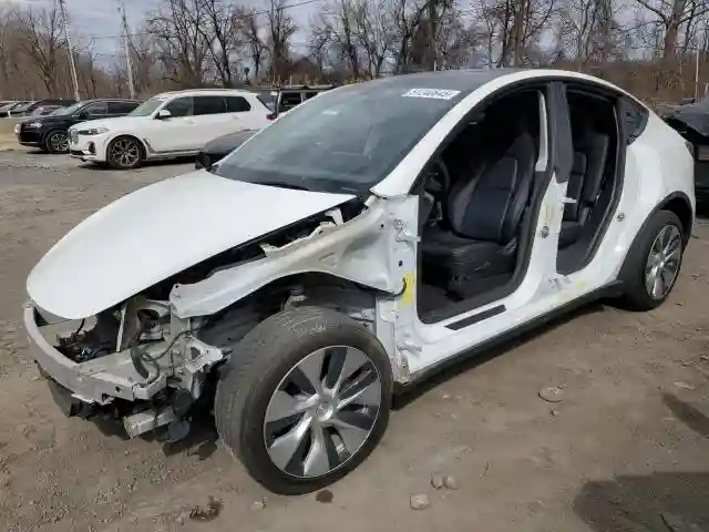 7SAYGDEE7NF437385 2022 TESLA MODEL Y-0