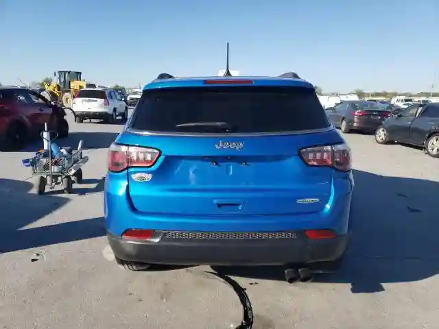 3C4NJCBB0JT125569 2018 JEEP COMPASS-5