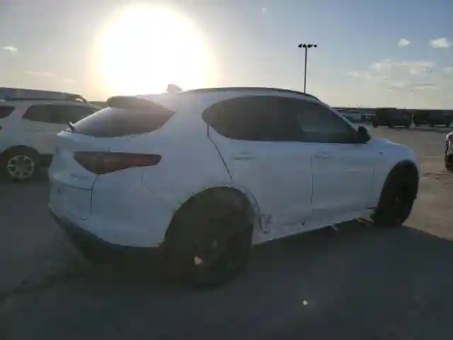 ZASPAKBN8N7D38381 2022 ALFA ROMEO STELVIO-2